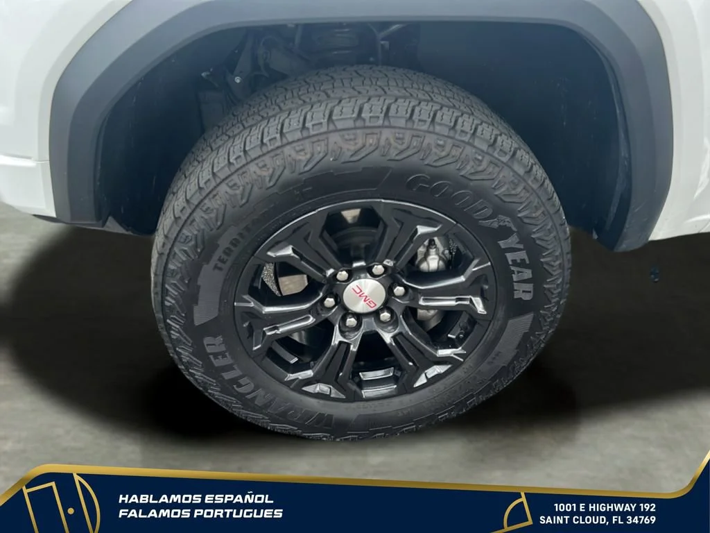 Used 2024 Summit White GMC Elevation image 32