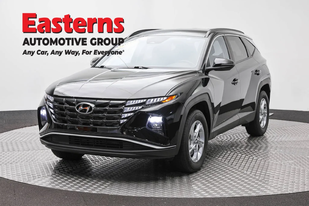 Used 2023 Black Hyundai SEL image 1