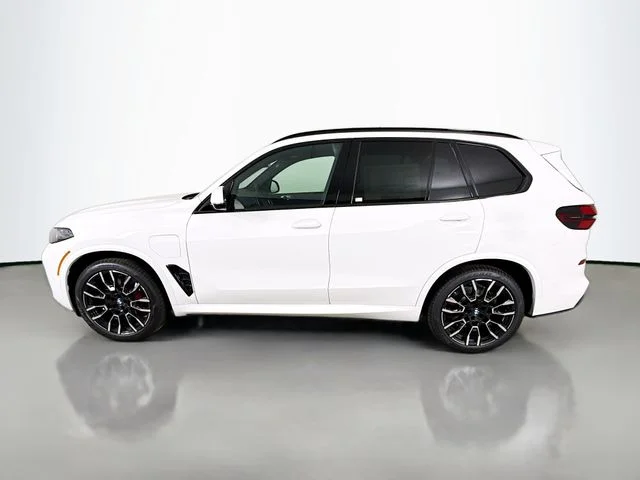 Used 2026 White BMW xDrive50e image 4