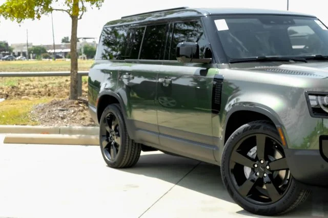 New 2026 Woolstone Green Metallic Land Rover S image 8