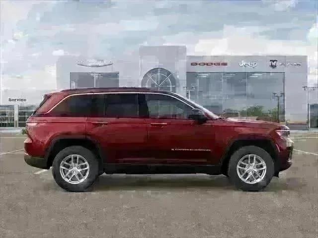New 2025 Velvet Red Pearl-Coat Exterior Paint Jeep Laredo X image 37
