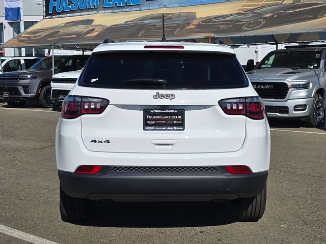 New 2026 Bright White Clearcoat Jeep Latitude image 5