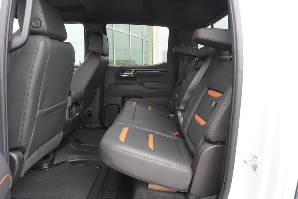 Used 2025 White GMC AT4 image 16