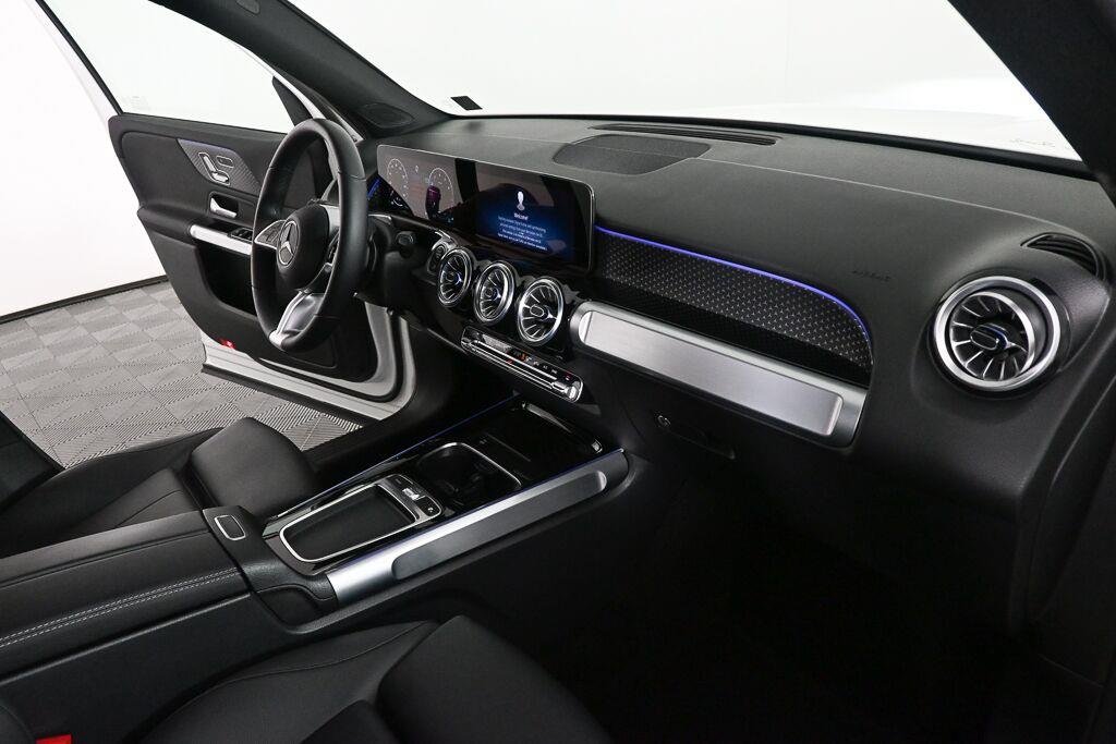 Used 2024 Polar White Mercedes-Benz GLB 250 image 23
