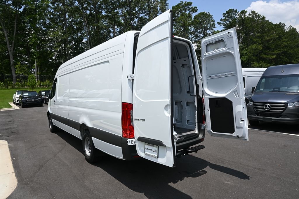 New 2026 Arctic White Mercedes-Benz Cargo 170 WB image 26