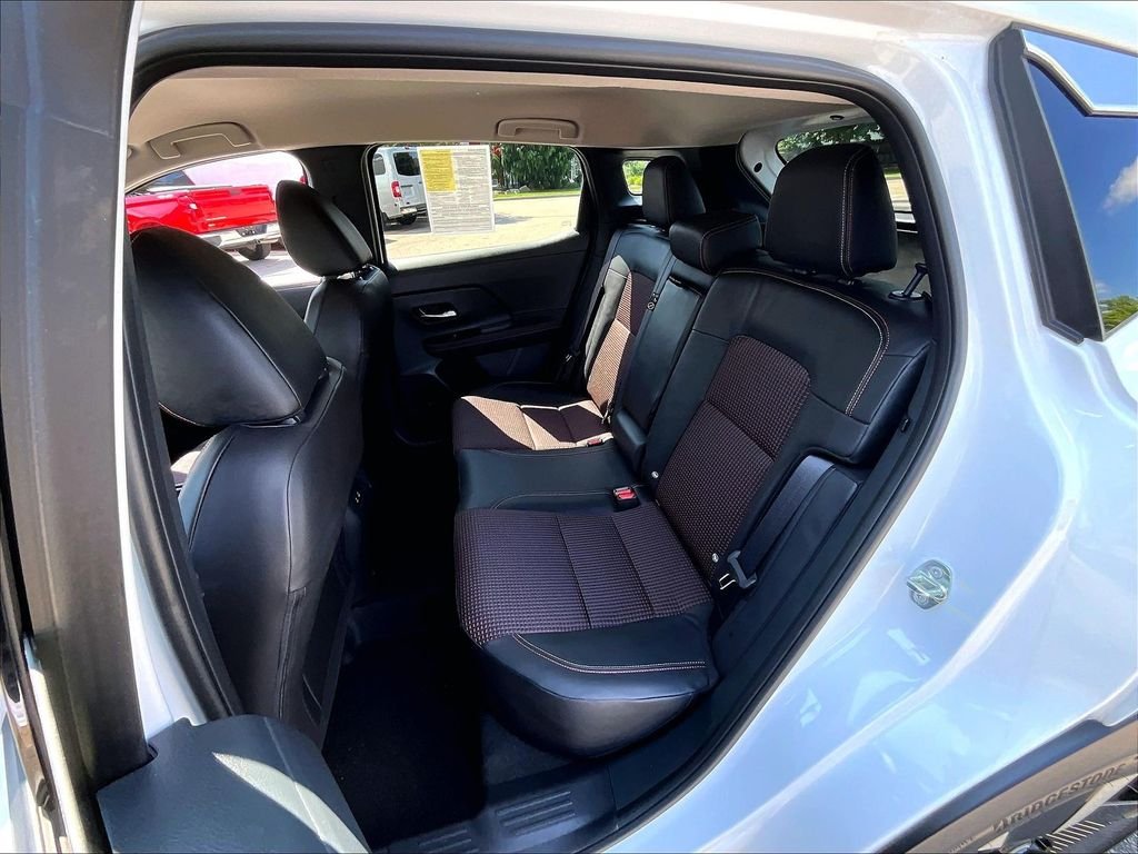 Used 2025 White Nissan SR image 15