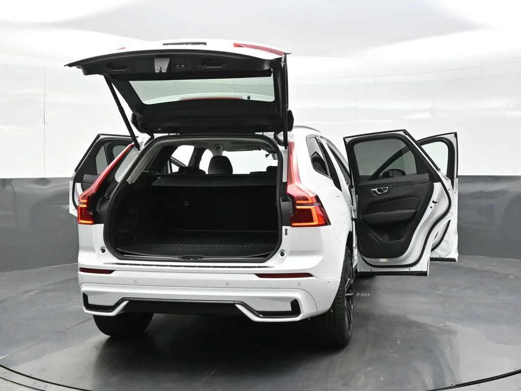 New 2027 Crystal White Volvo T8 Ultra image 43