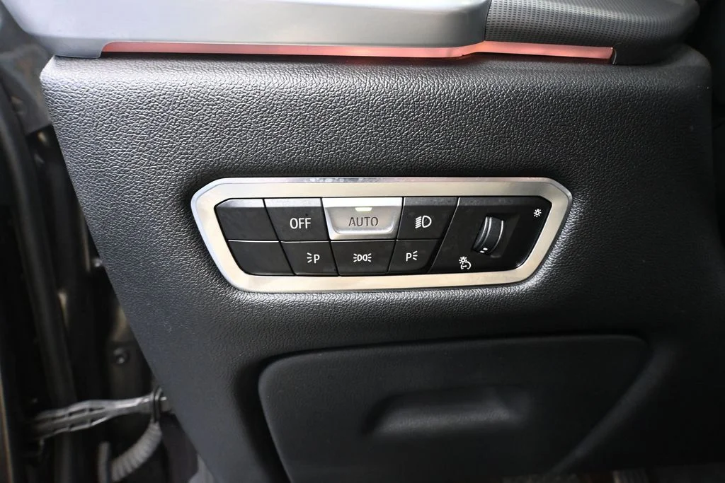 Used 2023 Gray BMW xDrive40i image 32