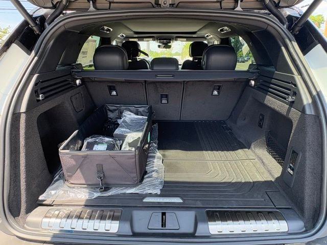 New 2026 Fuji White Land Rover Dynamic SE image 44