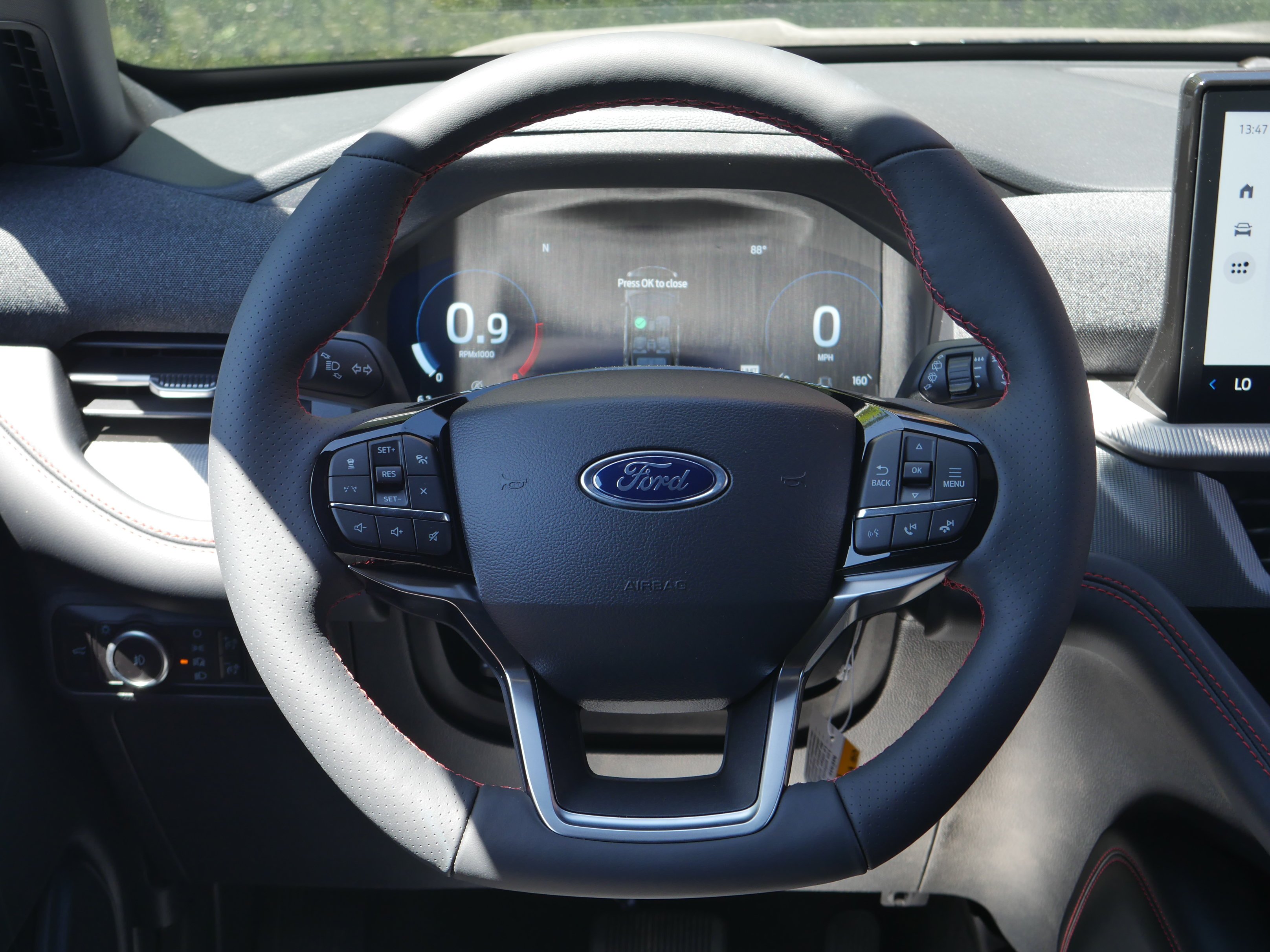 New 2026 Carbonized Gray Metallic Ford ST-Line image 6