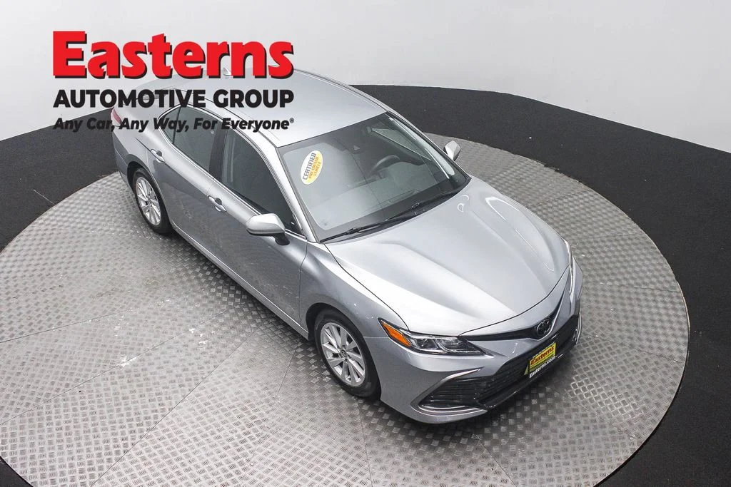 Used 2023 Silver Toyota LE image 3