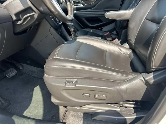 Used 2013 White Buick Leather image 27