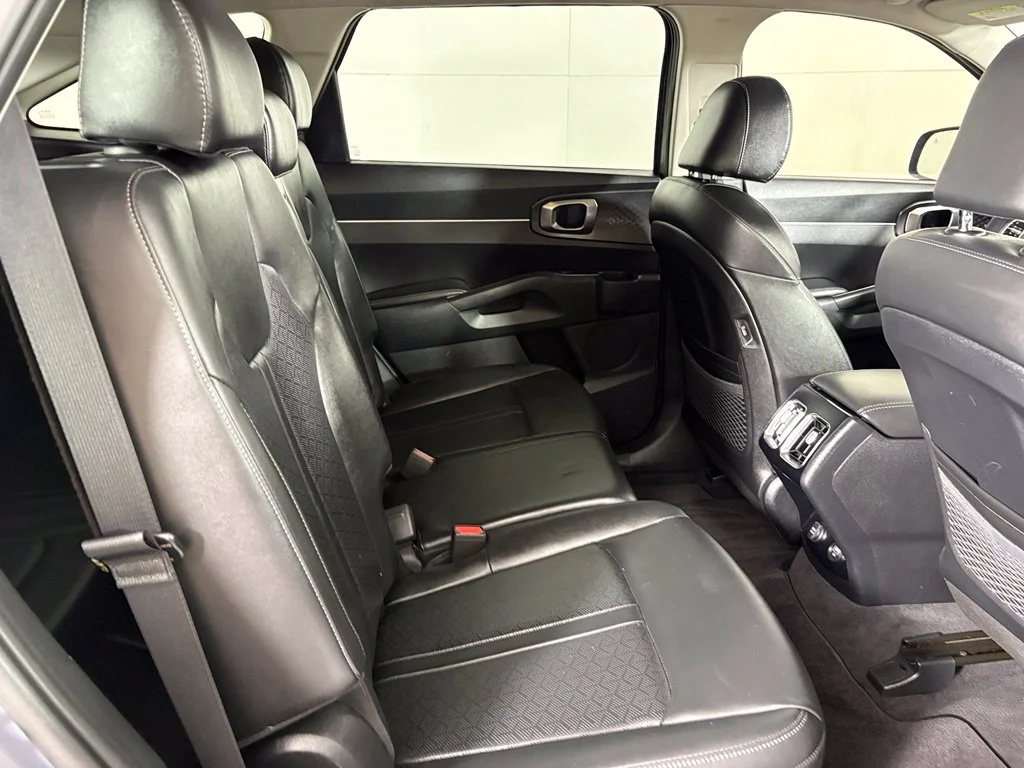 Used 2023 Silver Kia S image 17