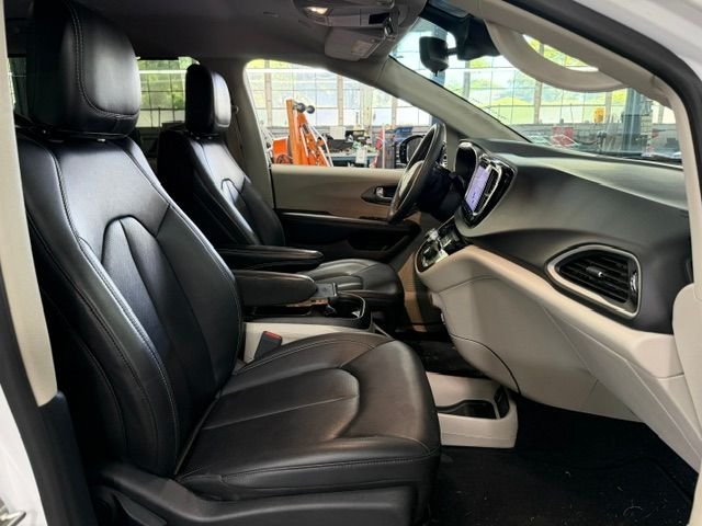 Used 2024 White Chrysler Touring L image 12