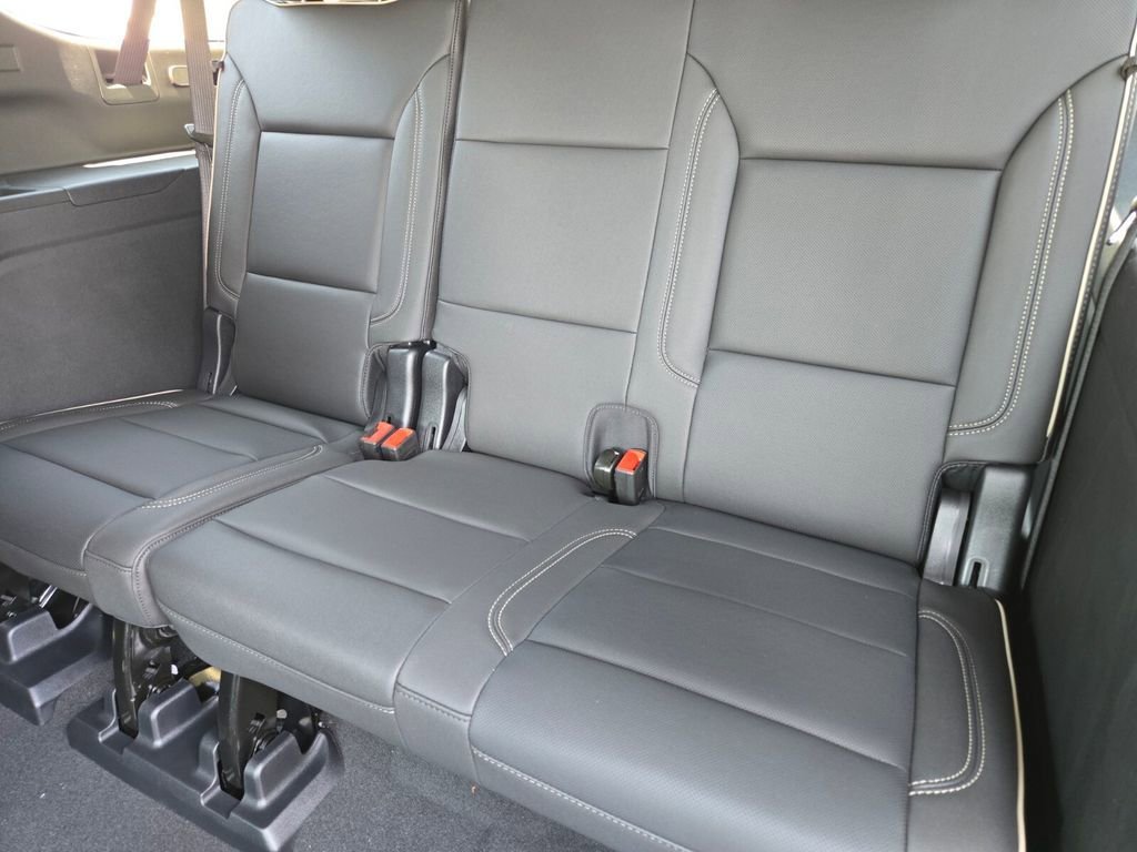 2025 Chevrolet Suburban Premier - Photo 8