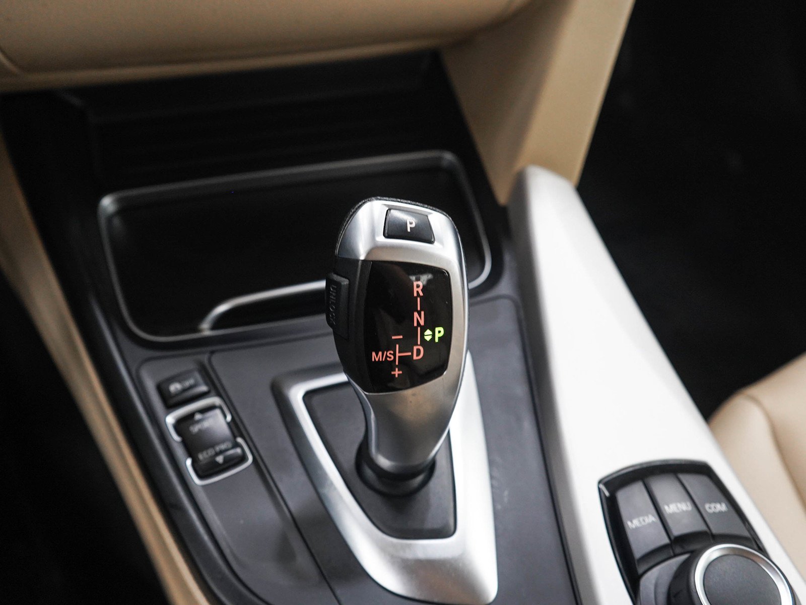 Used 2018 Alpine White BMW 320i xDrive image 22