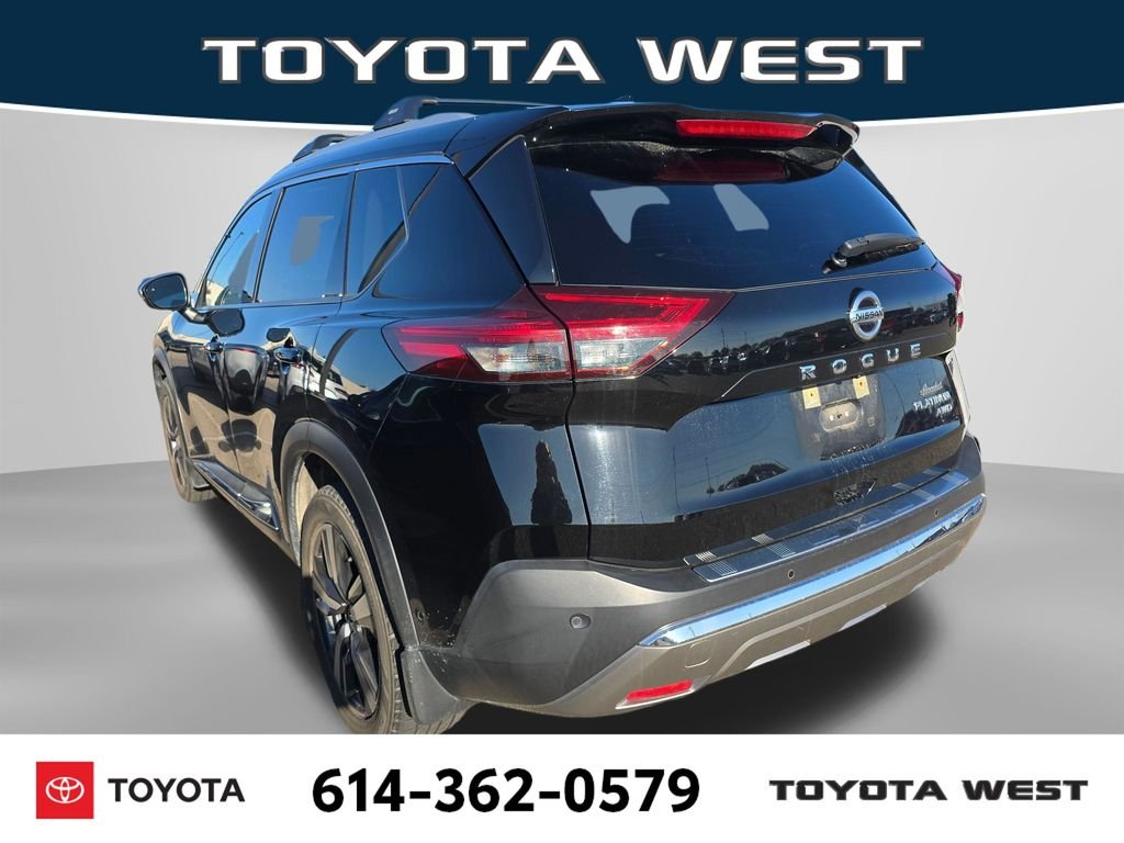 Used 2021 Black Nissan Platinum image 4