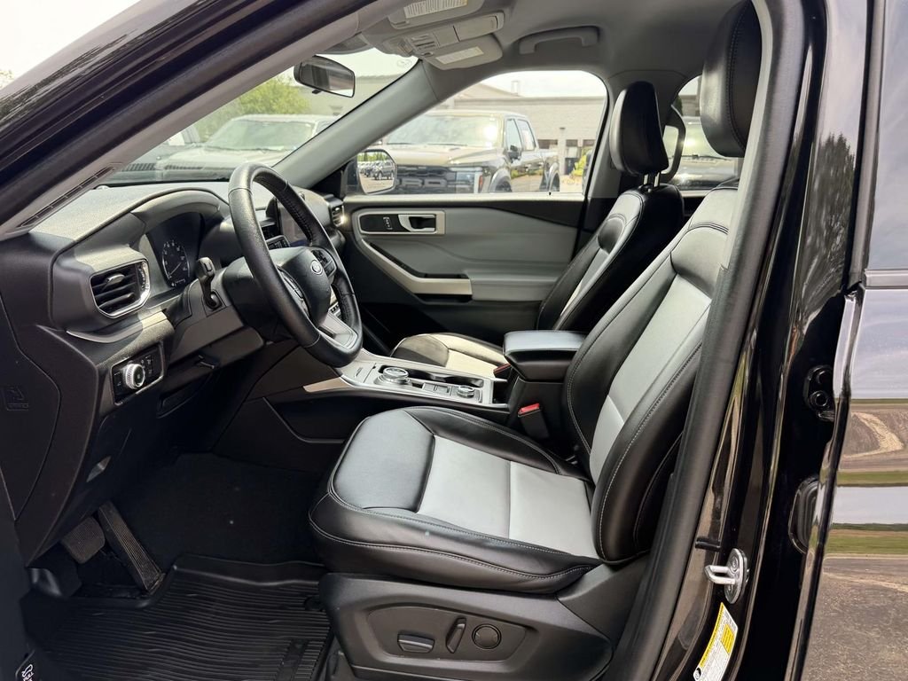 Used 2023 Black Ford XLT image 16