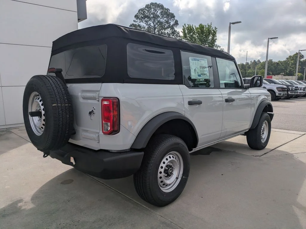 New 2026 Avalanche Gray Ford Base image 4