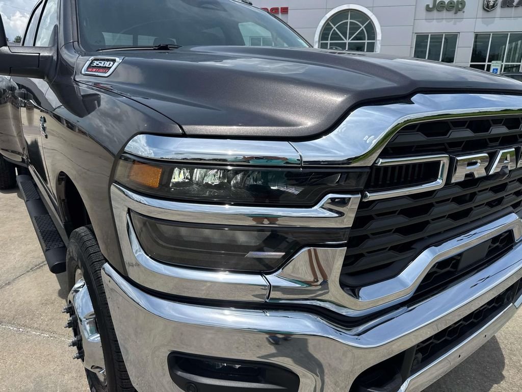 New 2026 Granite Crystal Metallic Clear-Coat Exterior Paint RAM Tradesman image 3