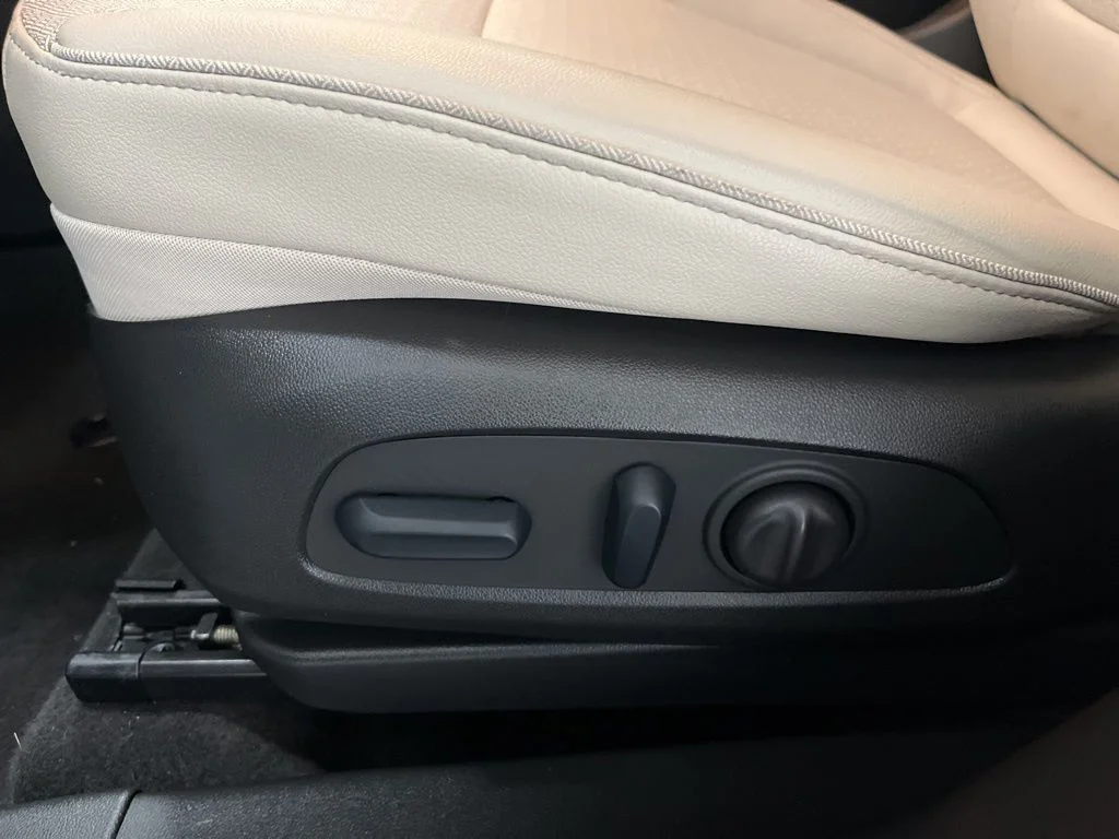 Used 2023 White Buick Select image 20