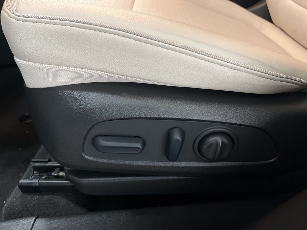Used 2023 White Buick Select image 20