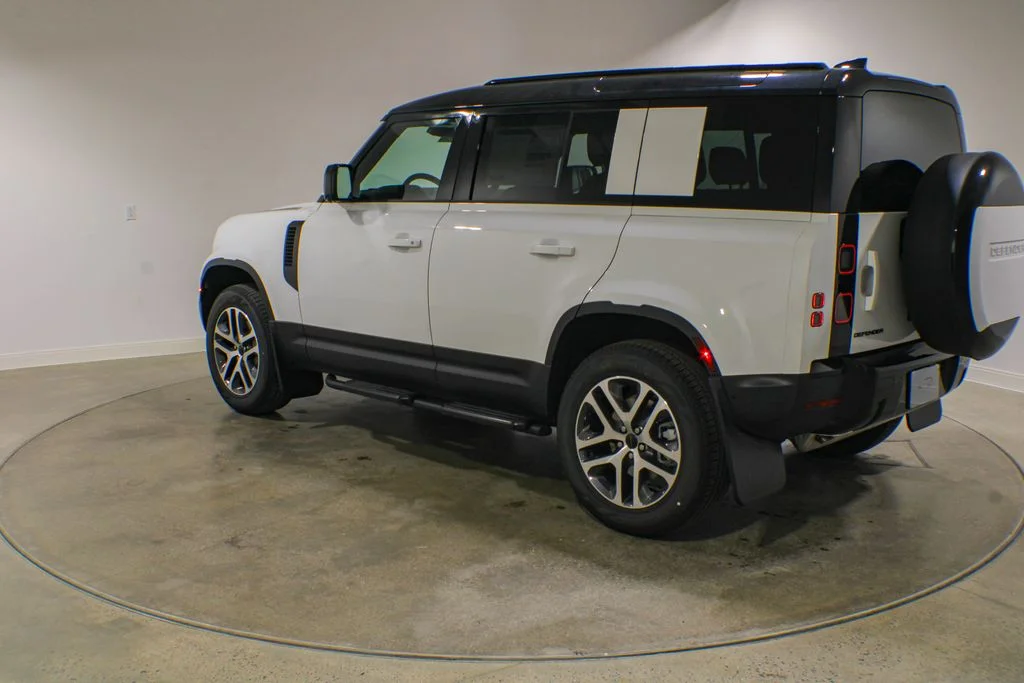 New 2026 Fuji White Land Rover S image 3