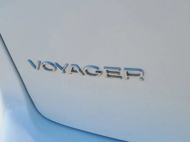 Used 2023 White Chrysler LX image 5
