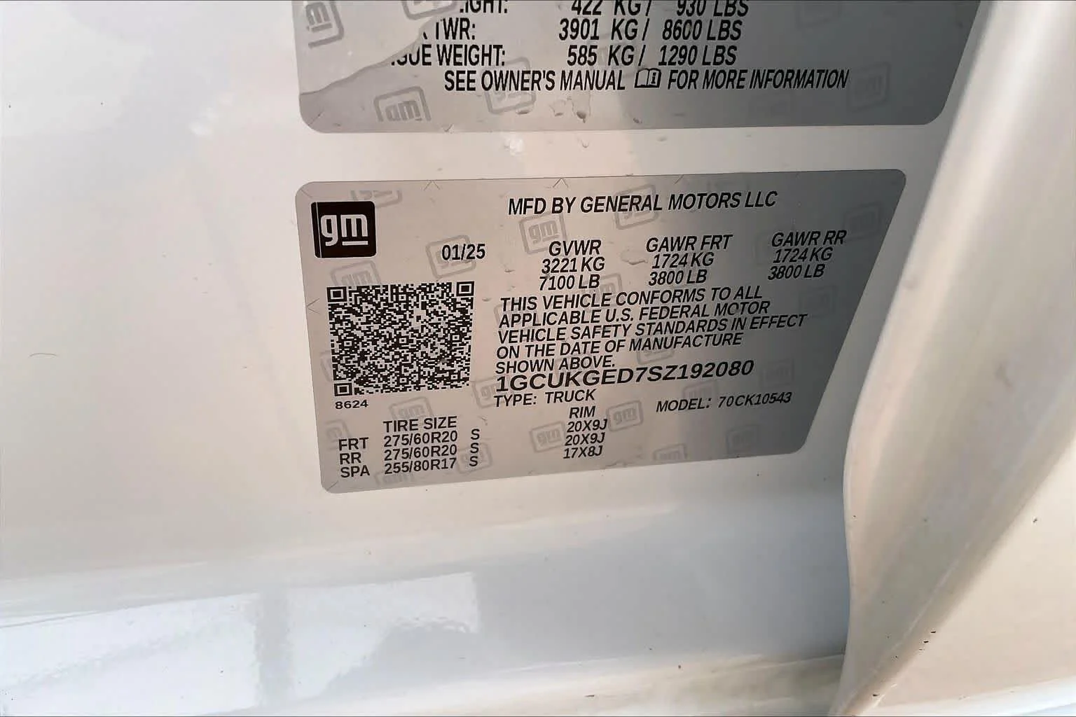 Used 2025 Summit White Chevrolet LTZ image 31