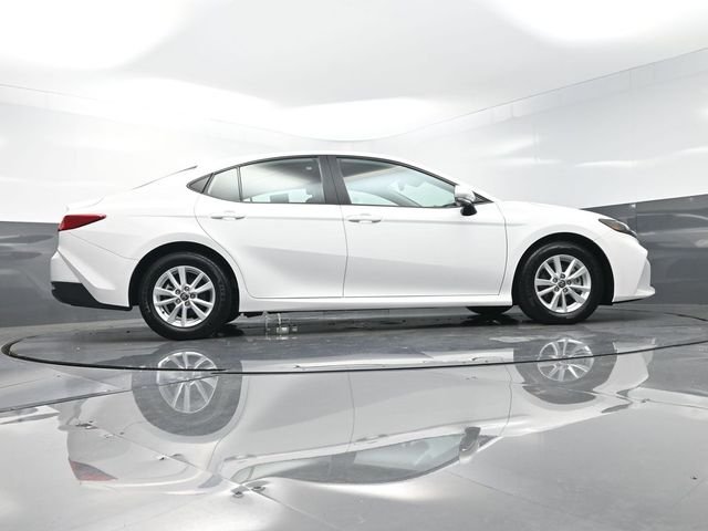 Used 2025 White Toyota LE image 38