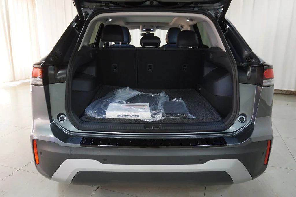 New 2026 Platinum Gray Volkswagen 2.0T SE image 28