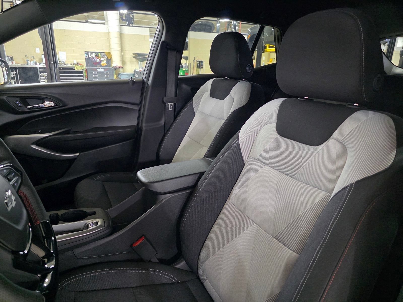 New 2026 Sterling Gray Metallic Chevrolet 1RS image 22