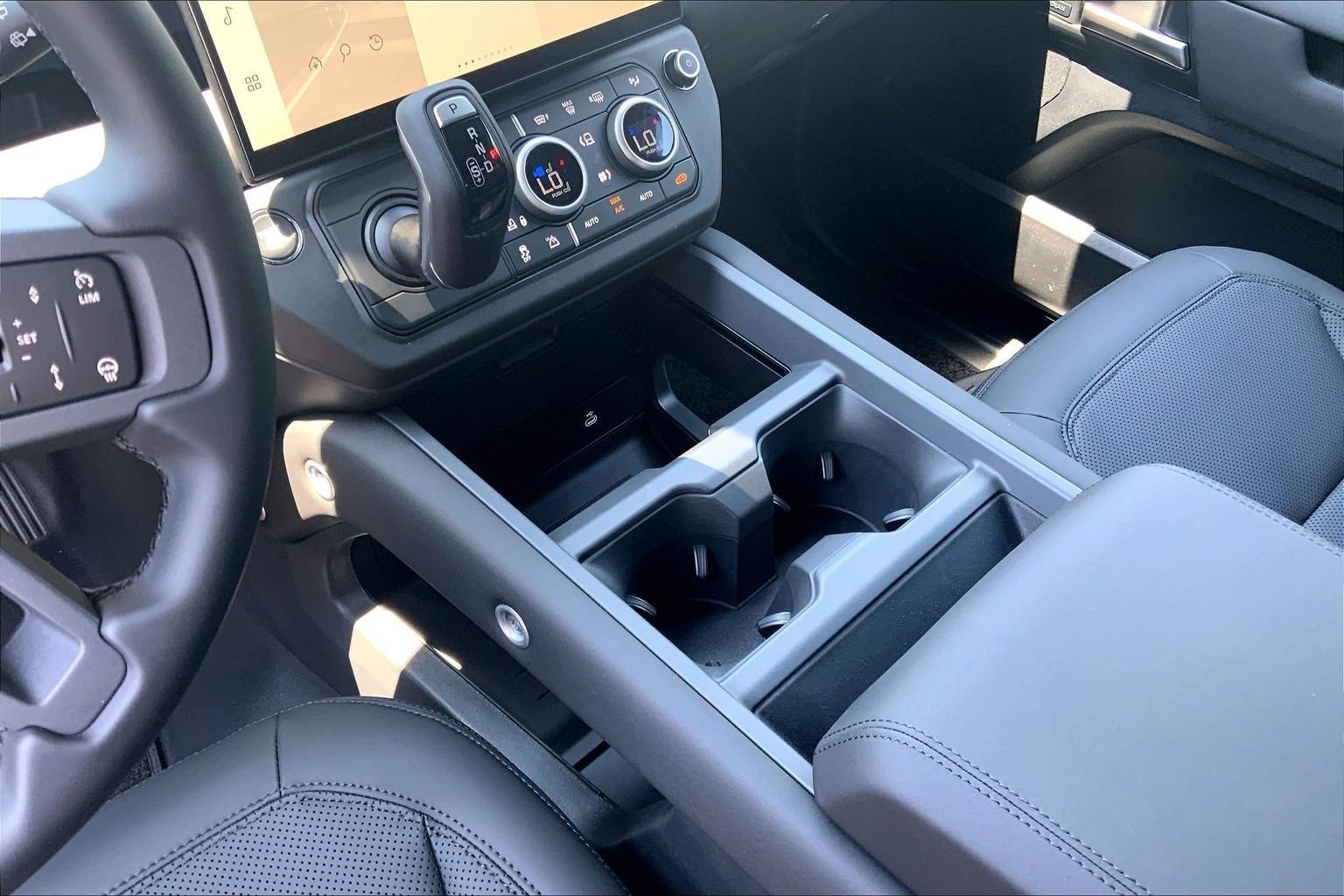 New 2026 Santorini Black LAND ROVER S image 7
