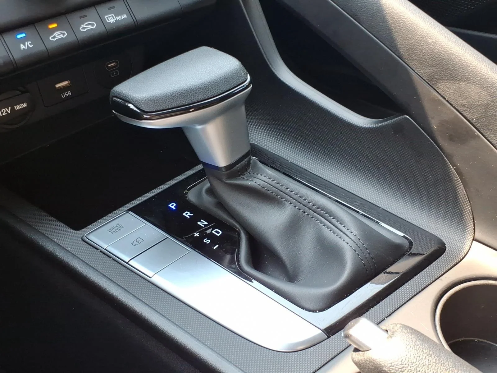 Certified Used 2025 Amazon Gray Hyundai SE image 21