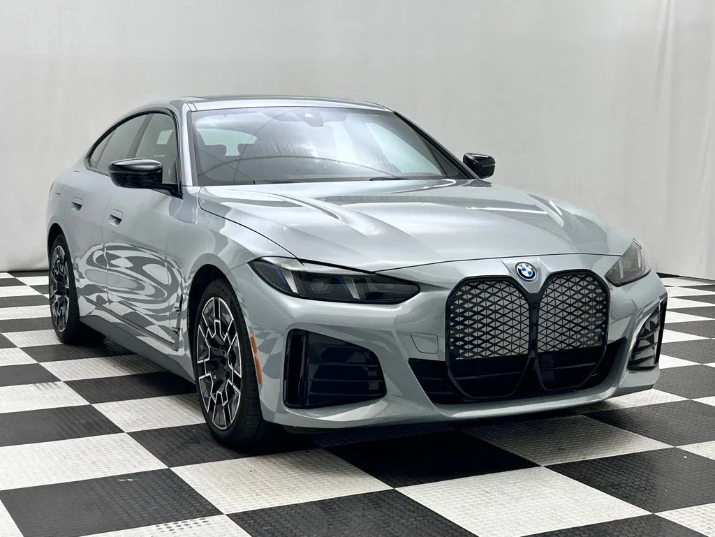 Used 2025 Gray BMW xDrive40 image 2