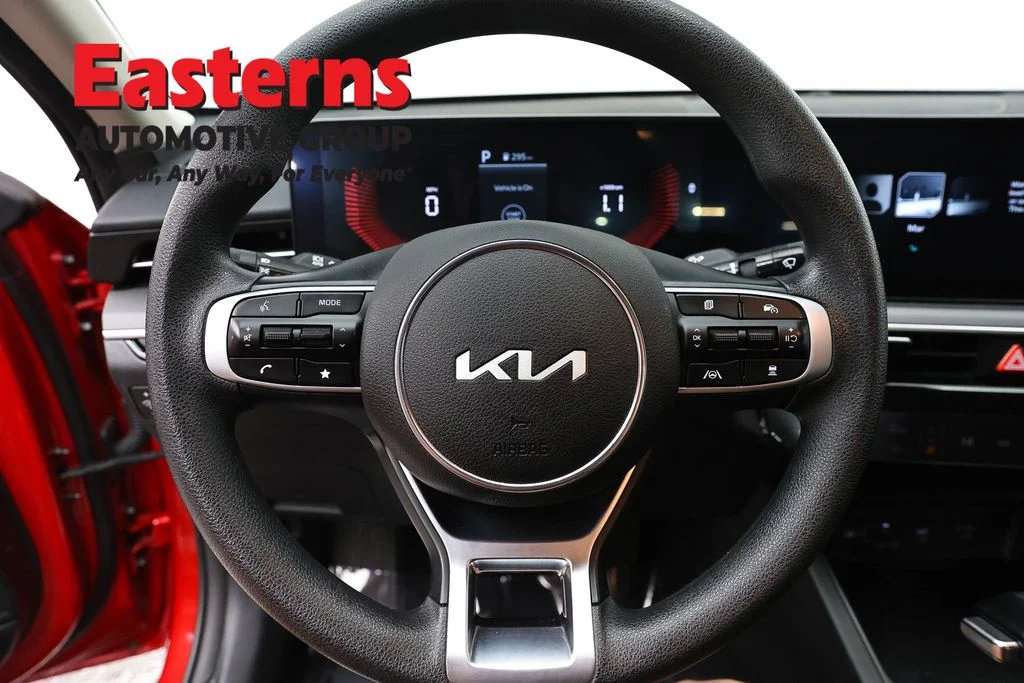 Used 2025 Red Kia LXS image 10