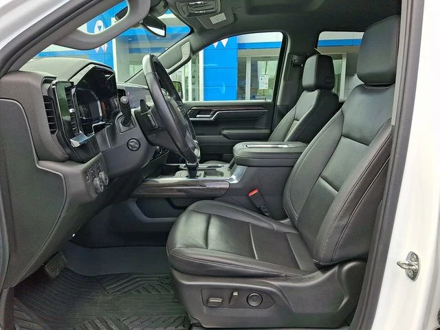 Used 2022 White Chevrolet LTZ image 14