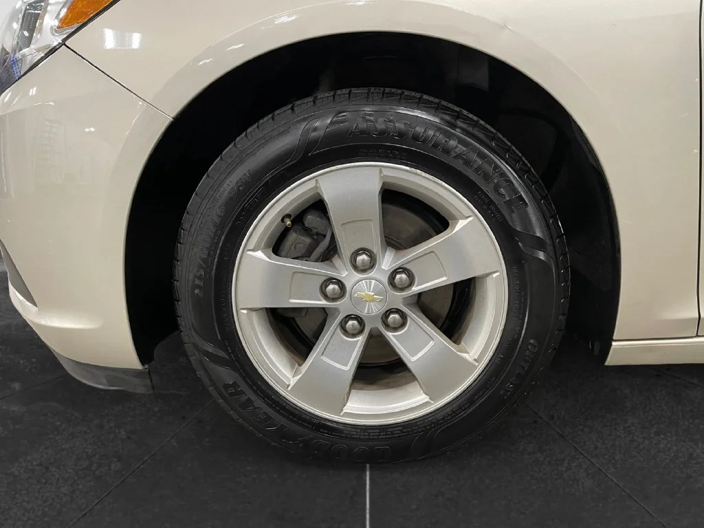 Used 2013 Champagne Silver Chevrolet LS image 14