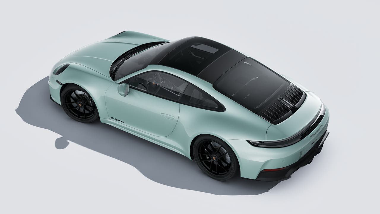 New 2026 Shade Green Metallic Porsche Carrera GTS image 4