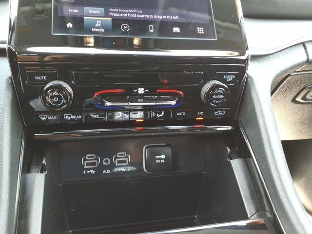 Used 2023 White Jeep Laredo image 19