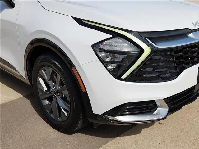 Used 2023 White KIA SX Front-Wheel Drive image 6