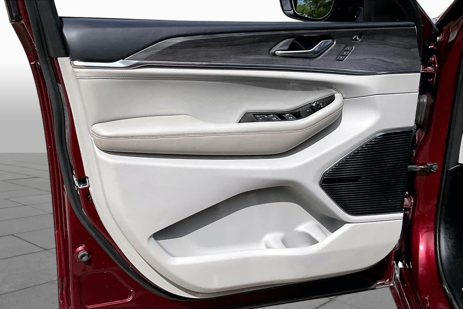 Used 2021 Velvet Red Pearlcoat Jeep Overland image 21