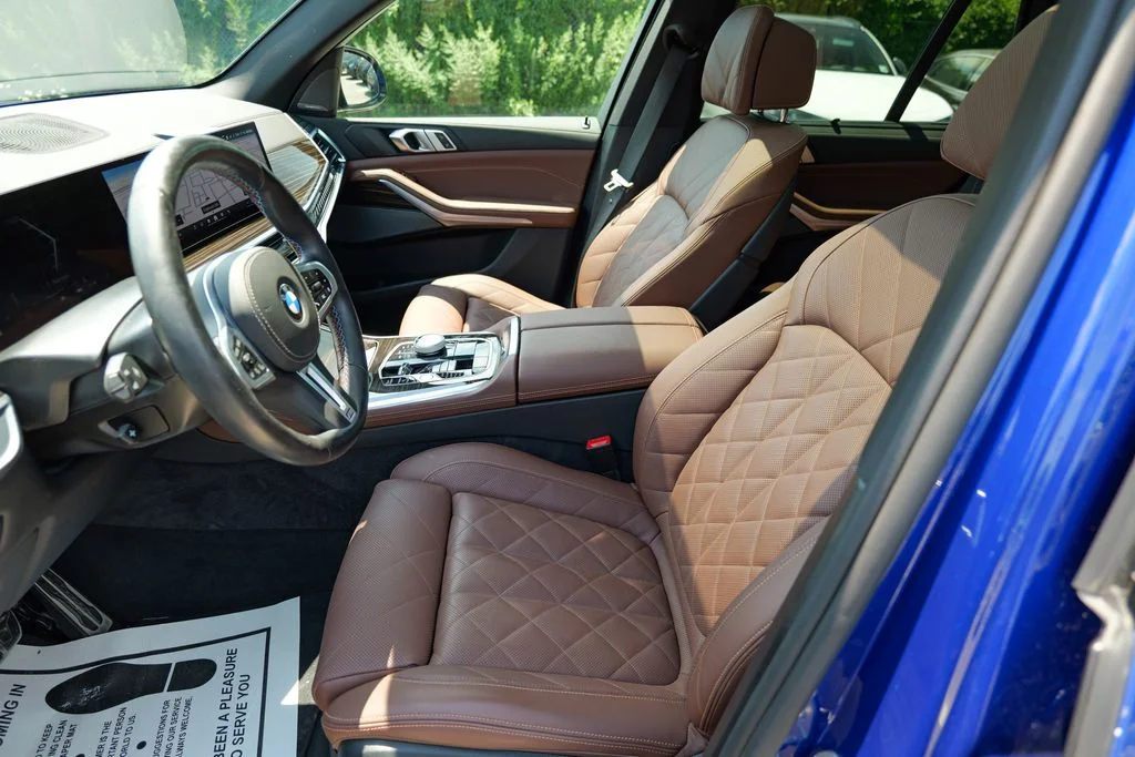 Used 2025 Marina Bay Blue Metallic BMW M60i image 23