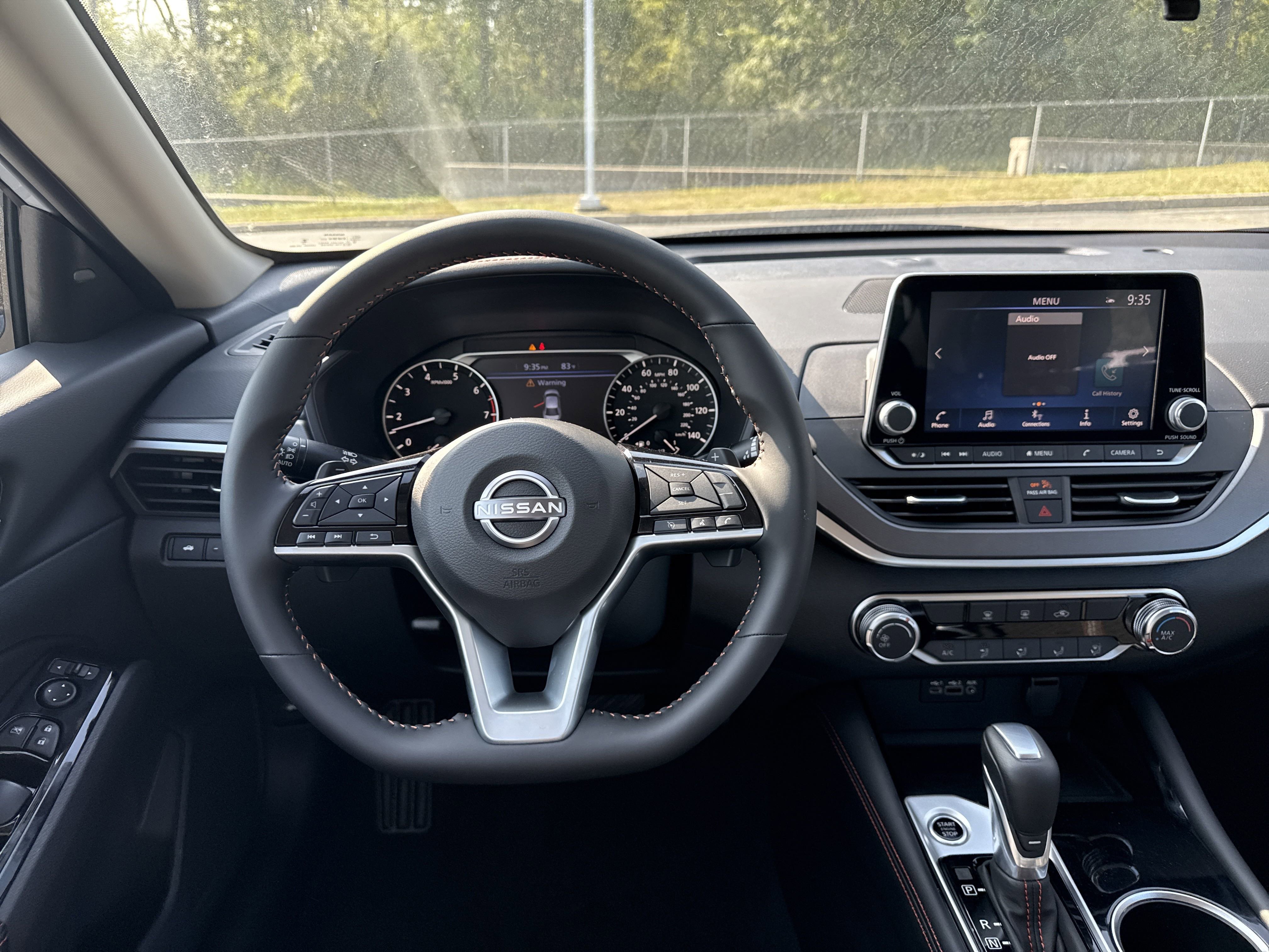 2025 Nissan Altima SR - Photo 15