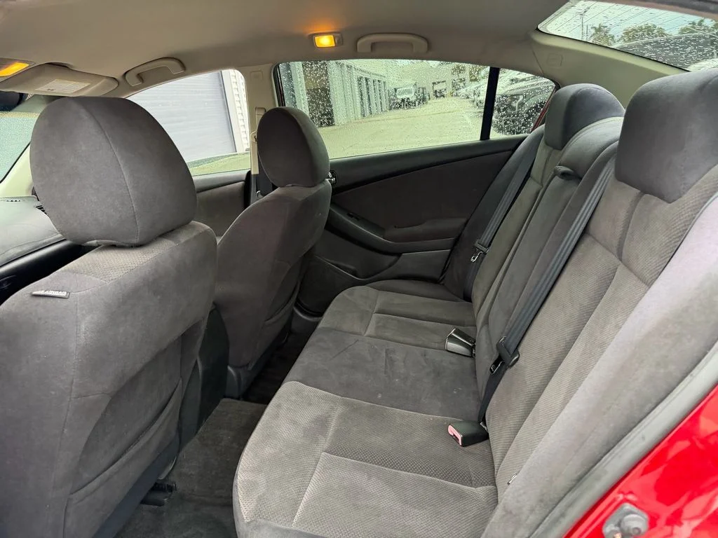 Used 2009 Red Nissan 2.5 S image 12
