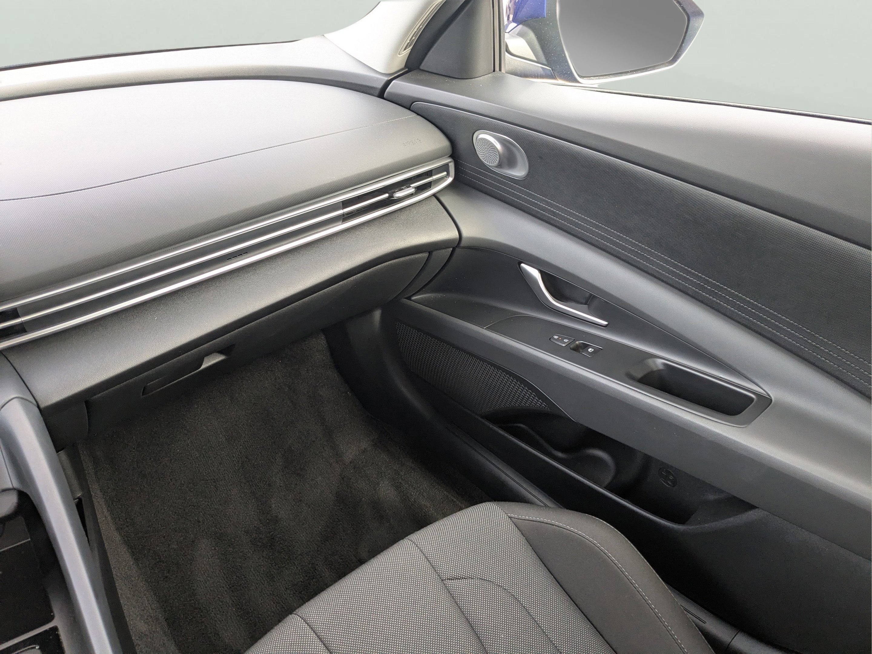 Certified Used 2025 Intense Blue Hyundai SE image 14