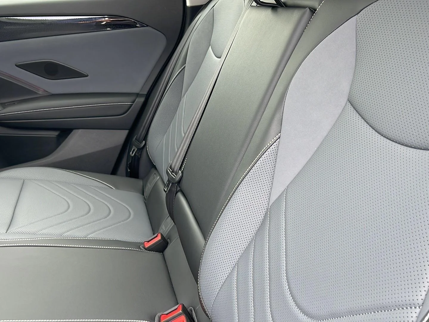 New 2026 Platinum Gray Metallic Volkswagen SE image 13