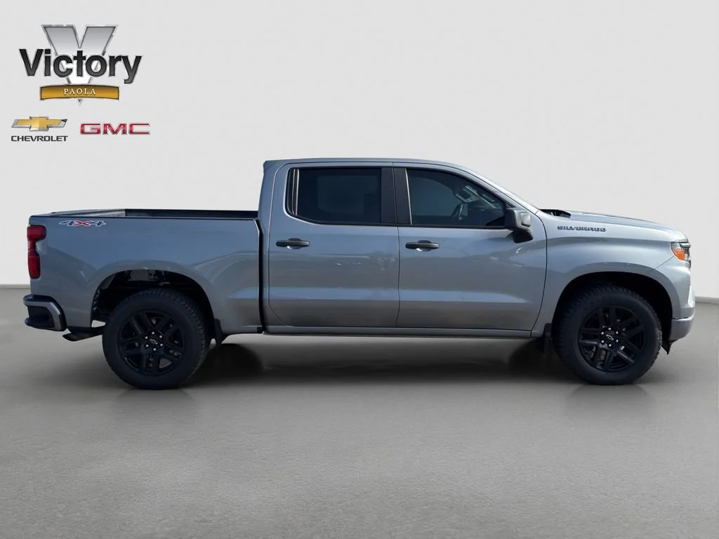 Used 2023 STERLING GRAY METALLIC Chevrolet Custom image 7