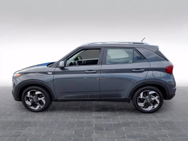 Used 2025 Gray Hyundai SEL image 4