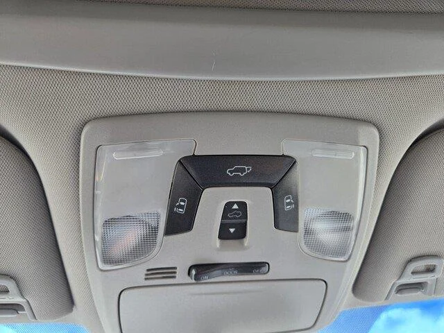 Used 2015 Silver Sky Metallic Toyota XLE Premium 8-Passenger image 19